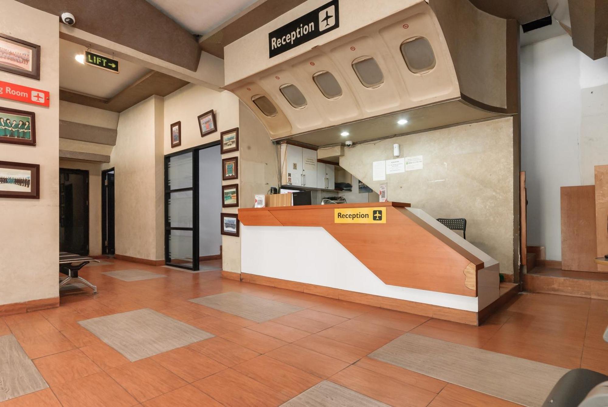 Reddoorz Near Mandaya Royal Hospital Puri Hotel Tangerang Eksteriør billede