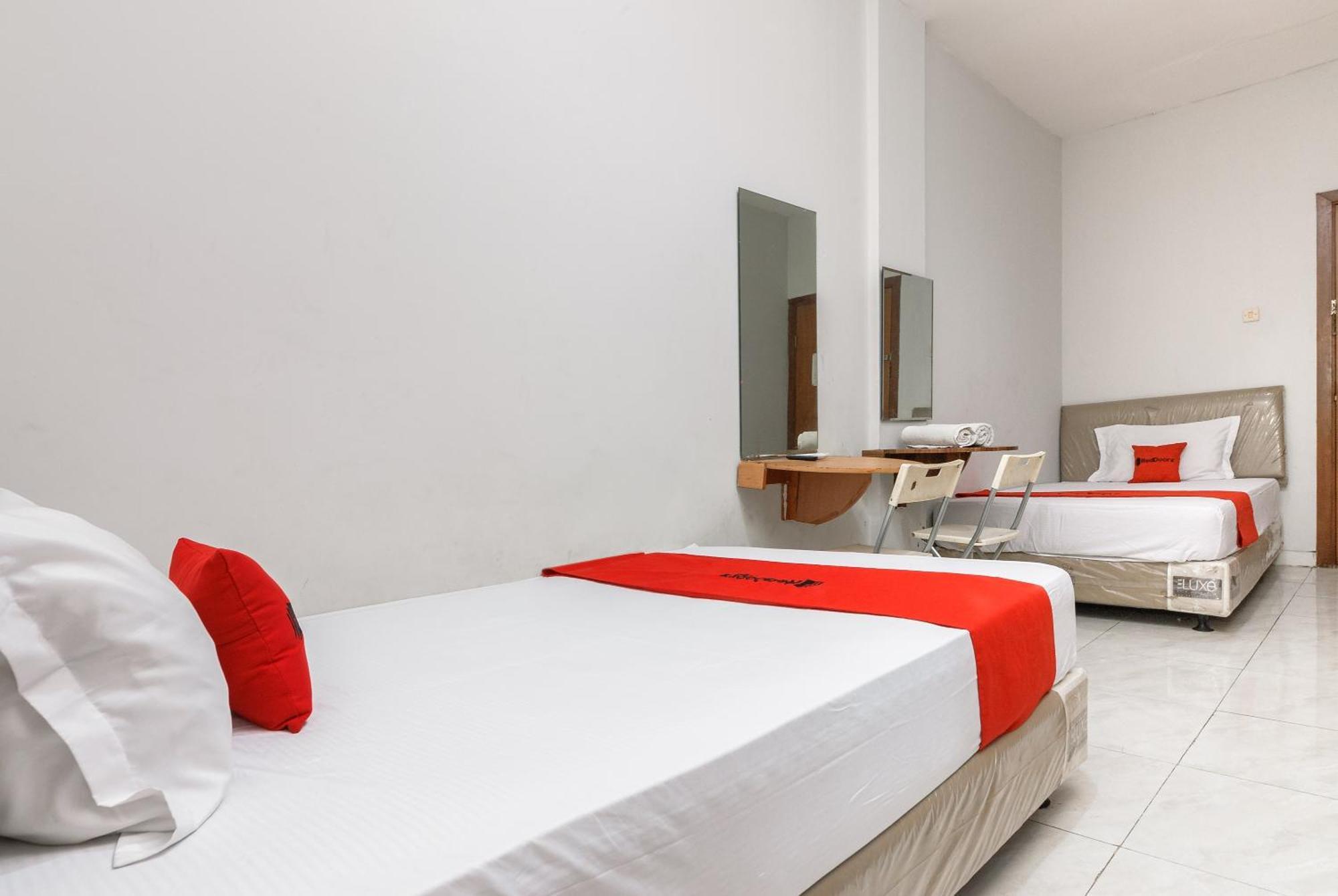 Reddoorz Near Mandaya Royal Hospital Puri Hotel Tangerang Eksteriør billede