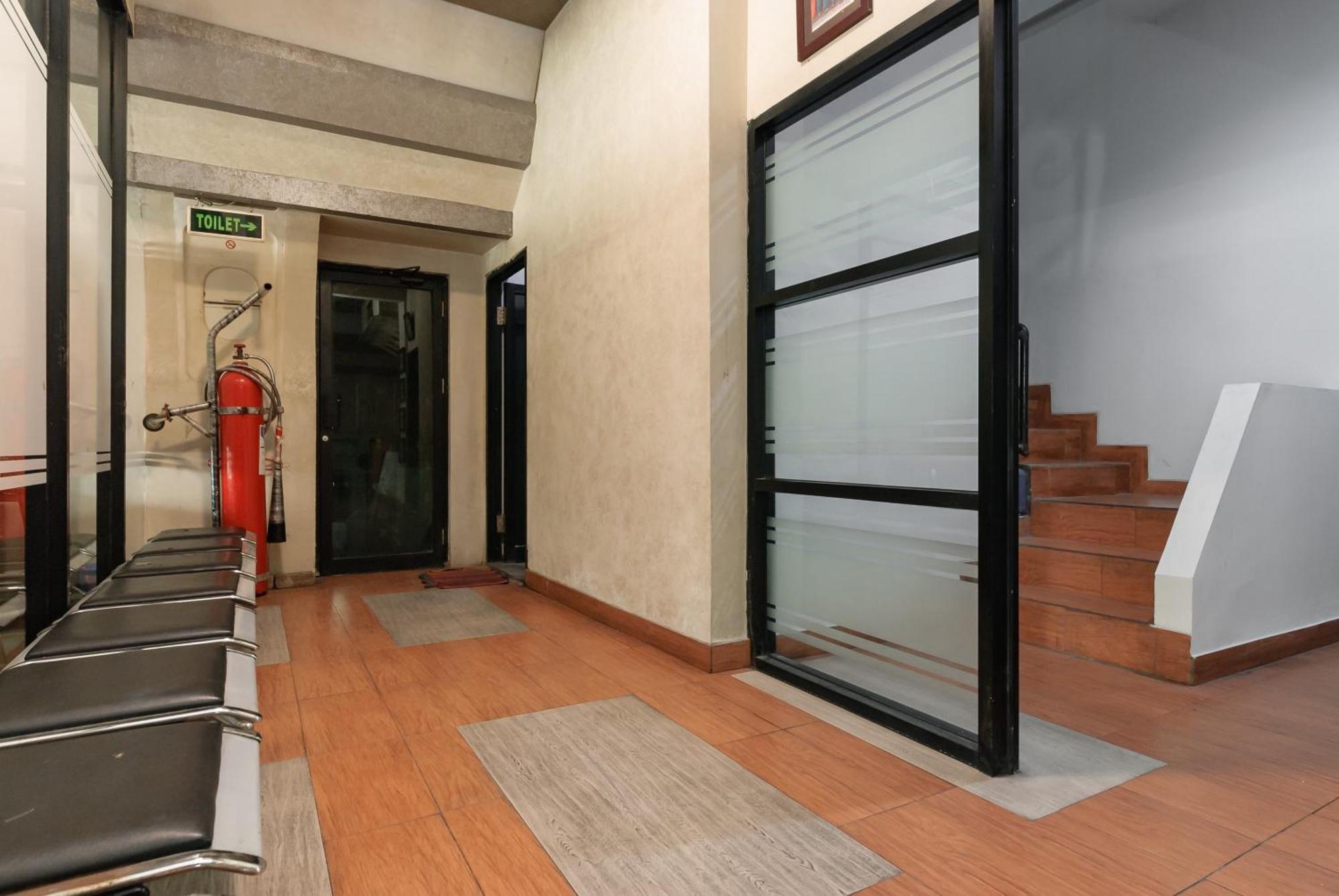 Reddoorz Near Mandaya Royal Hospital Puri Hotel Tangerang Eksteriør billede