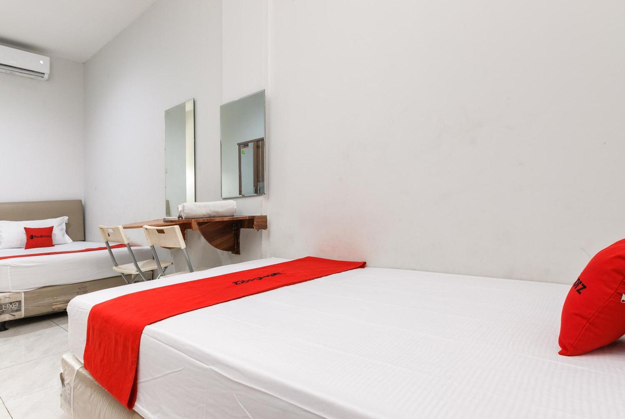 Reddoorz Near Mandaya Royal Hospital Puri Hotel Tangerang Eksteriør billede