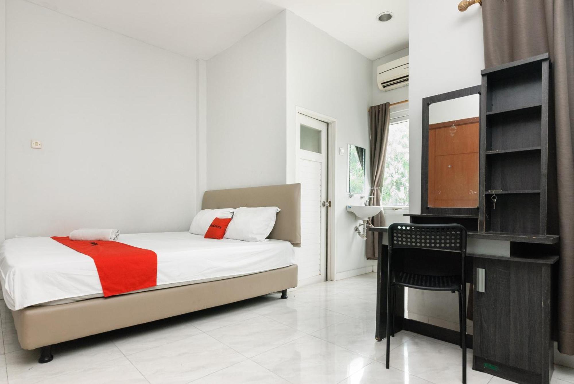 Reddoorz Near Mandaya Royal Hospital Puri Hotel Tangerang Eksteriør billede