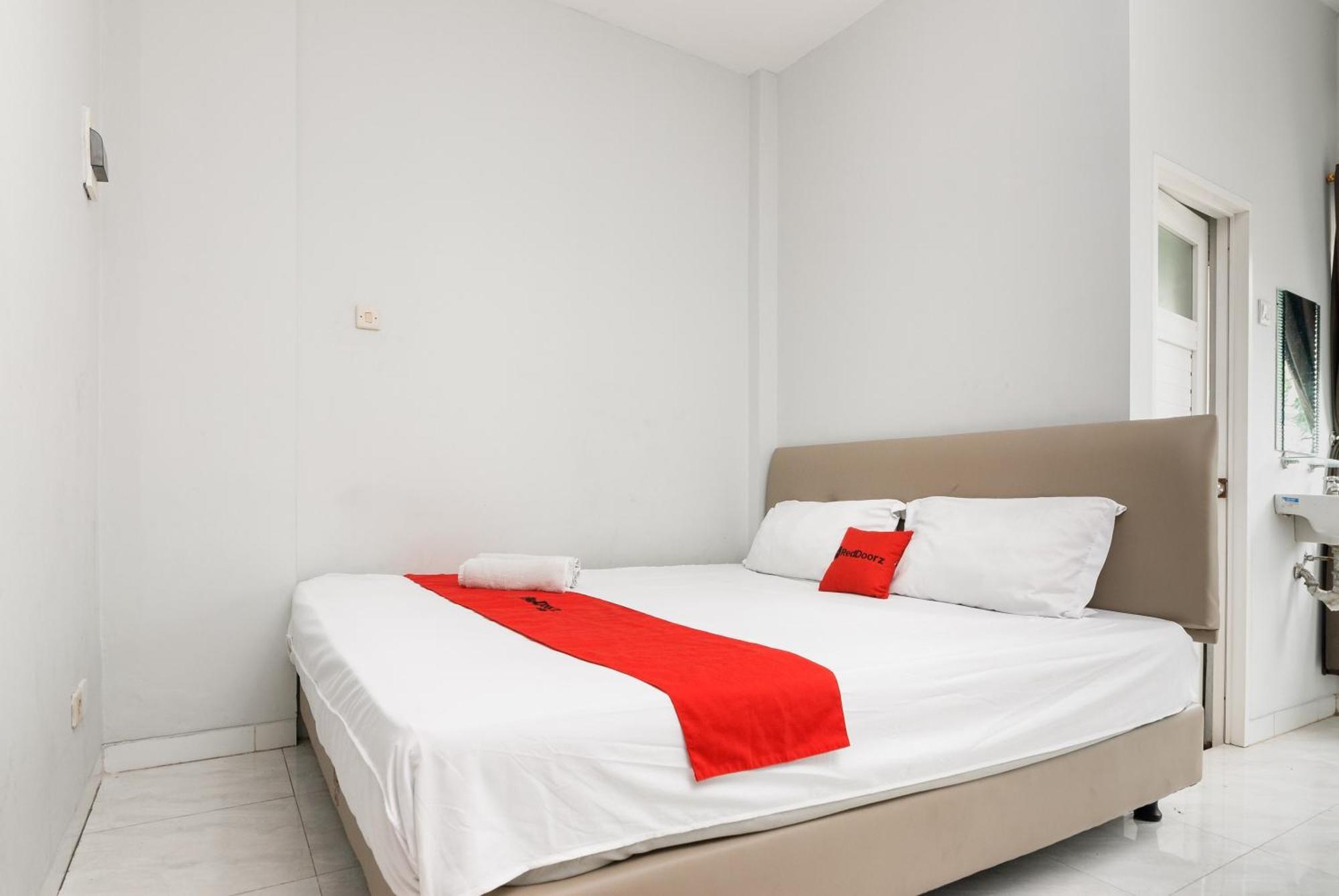 Reddoorz Near Mandaya Royal Hospital Puri Hotel Tangerang Eksteriør billede