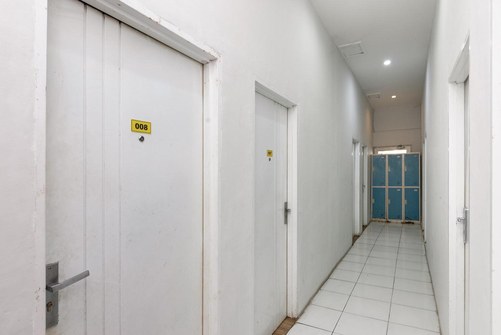Reddoorz Near Mandaya Royal Hospital Puri Hotel Tangerang Eksteriør billede