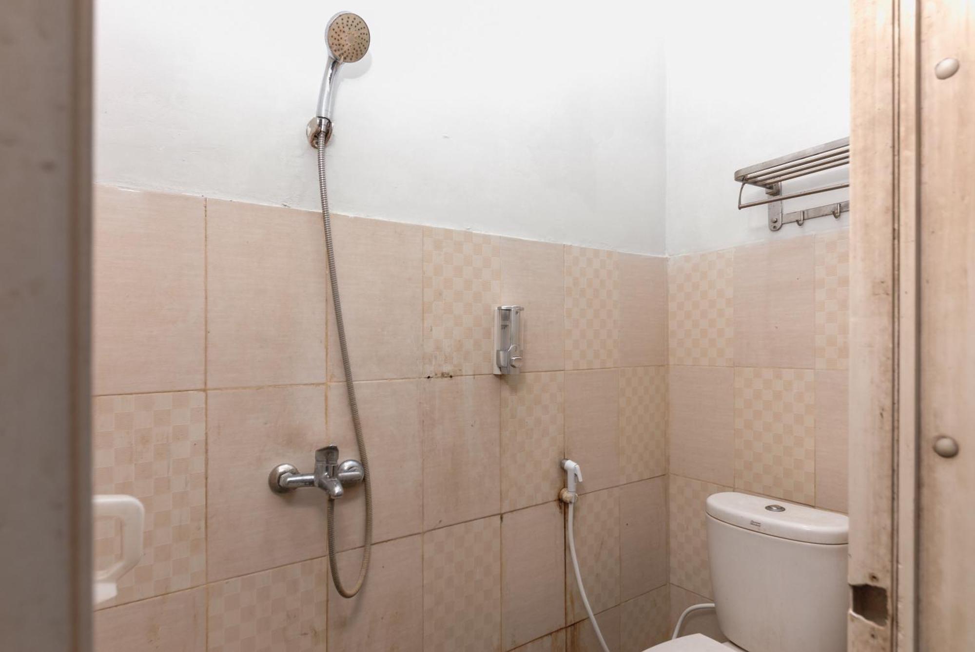 Reddoorz Near Mandaya Royal Hospital Puri Hotel Tangerang Eksteriør billede