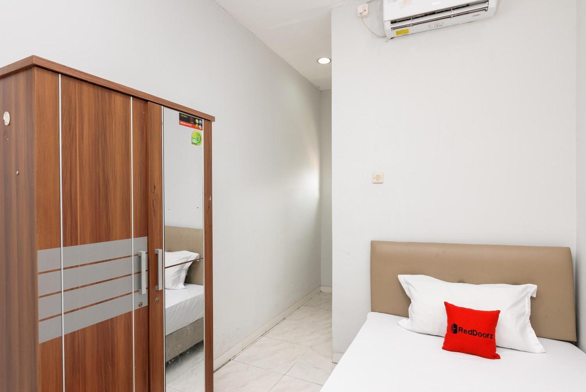 Reddoorz Near Mandaya Royal Hospital Puri Hotel Tangerang Eksteriør billede