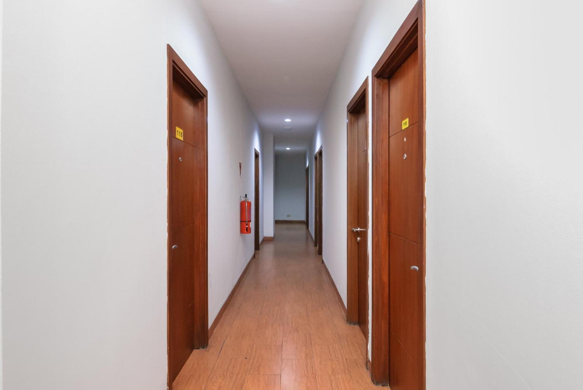 Reddoorz Near Mandaya Royal Hospital Puri Hotel Tangerang Eksteriør billede