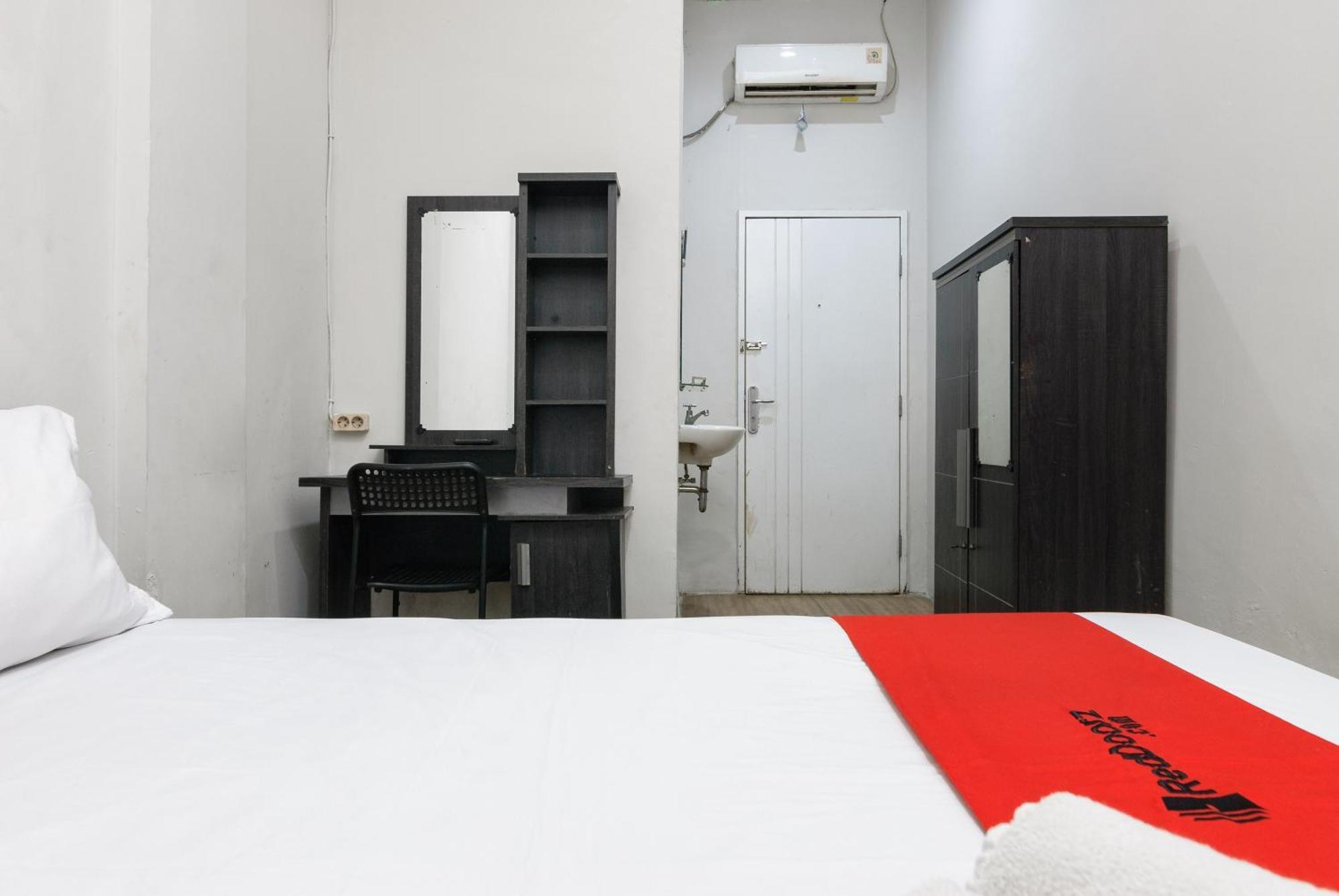 Reddoorz Near Mandaya Royal Hospital Puri Hotel Tangerang Eksteriør billede