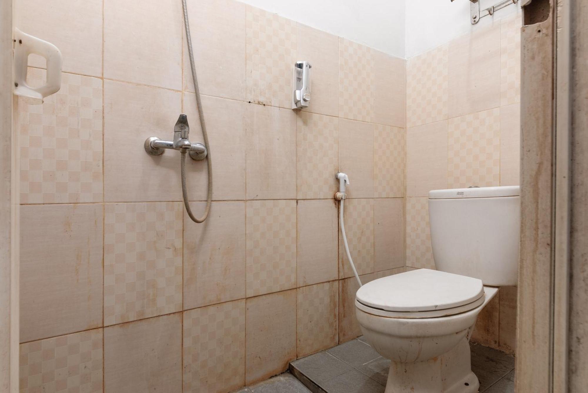 Reddoorz Near Mandaya Royal Hospital Puri Hotel Tangerang Eksteriør billede